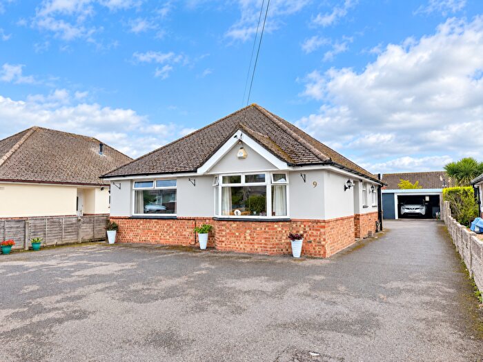 3 Bedroom Bungalow For Sale In Newlands Road, Christchurch, BH23