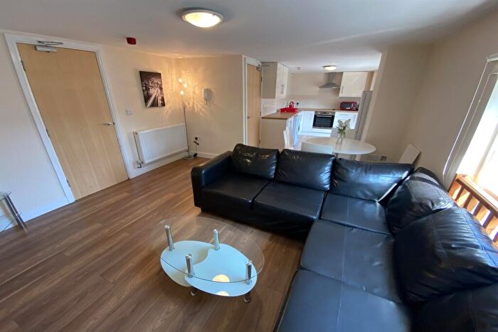 2 Bedroom Apartment To Rent In - High Rd, Beeston, NG9