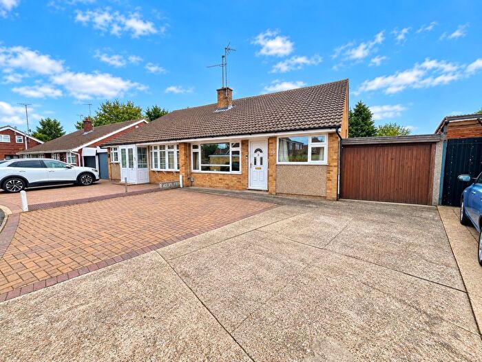 3 Bedroom Semi-Detached Bungalow For Sale In Nappsbury Road, Luton, Bedfordshire, LU4
