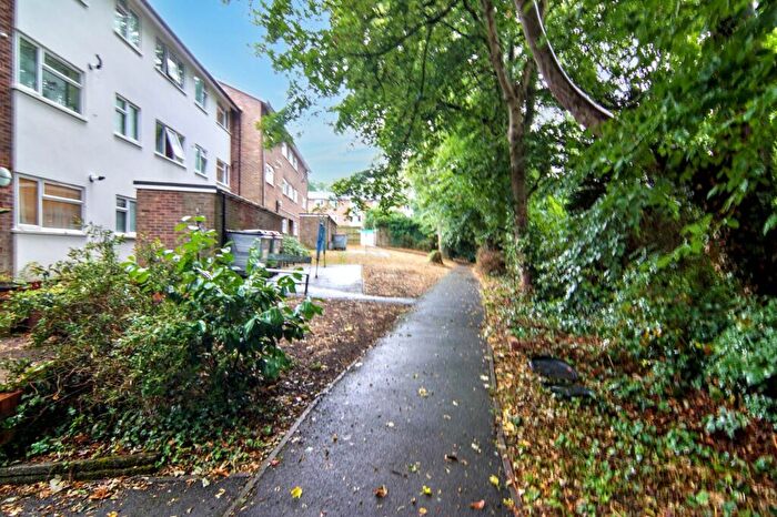 1 Bedroom Flat For Sale In Webster Avenue, Kenilworth, CV8
