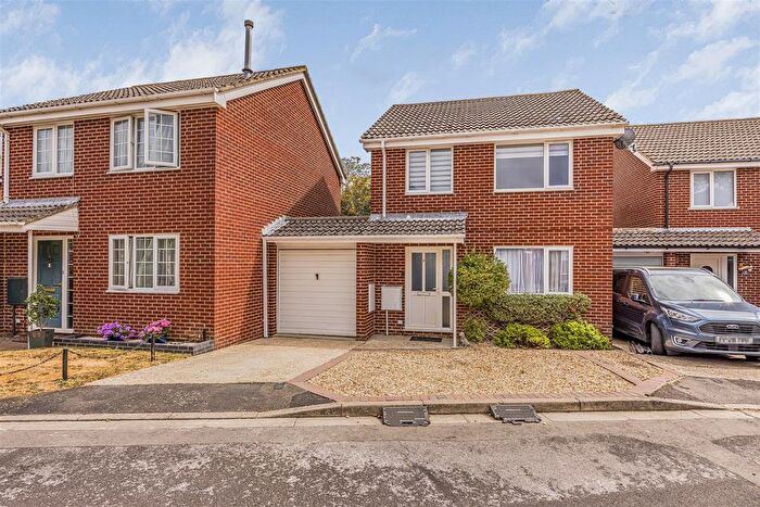 3 Bedroom Link Detached House For Sale In Lisle Way, Emsworth, PO10