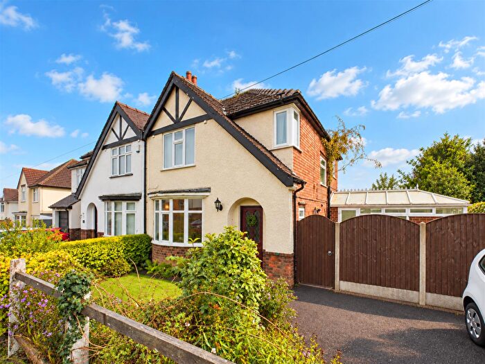 3 Bedroom Semi-Detached House For Sale In Derwent Avenue, Allestree, Derby, DE22