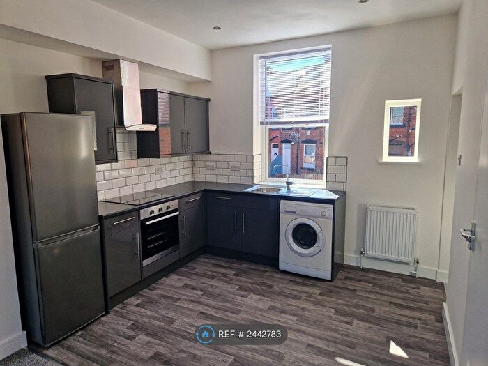 2 Bedroom Flat To Rent In Town St, Leeds, LS12