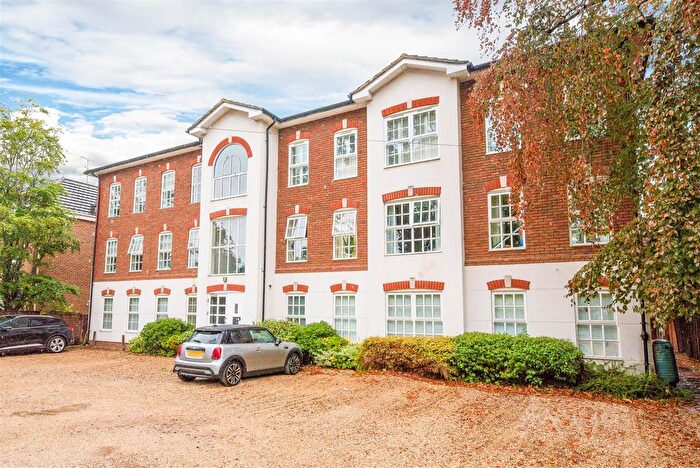 3 Bedroom Maisonette For Sale In Park Road, Camberley, GU15