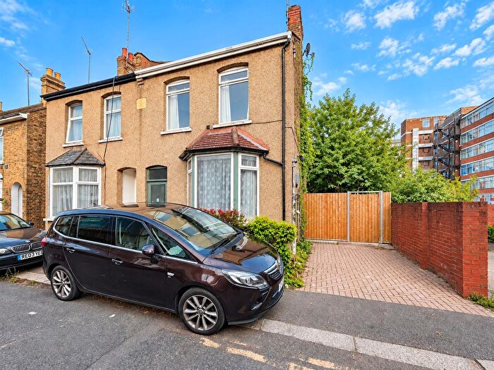 3 Bedroom Semi-Detached House For Sale In Upton Road, Hounslow, TW3