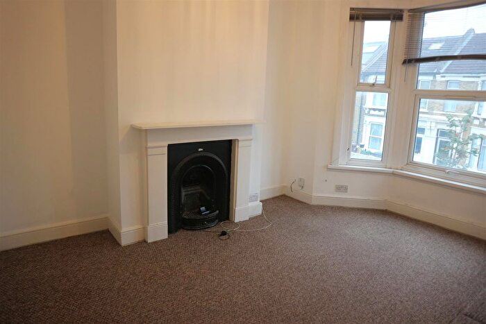 2 Bedroom Flat To Rent In Warren Road, Leyton, E10