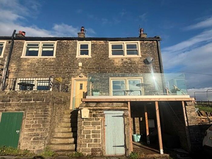 2 Bedroom Cottage To Rent In Alderscholes Lane, Thornton, Bradford, BD13