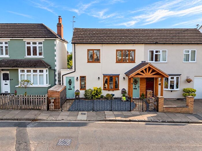 4 Bedroom Semi-Detached House For Sale In Manor Road, Aylesbury, HP20