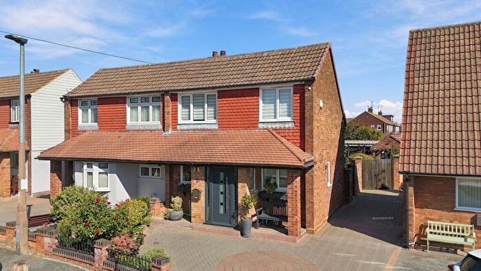 3 Bedroom Semi-Detached House For Sale In Hearsall Avenue, Stanford Le Hope, SS17