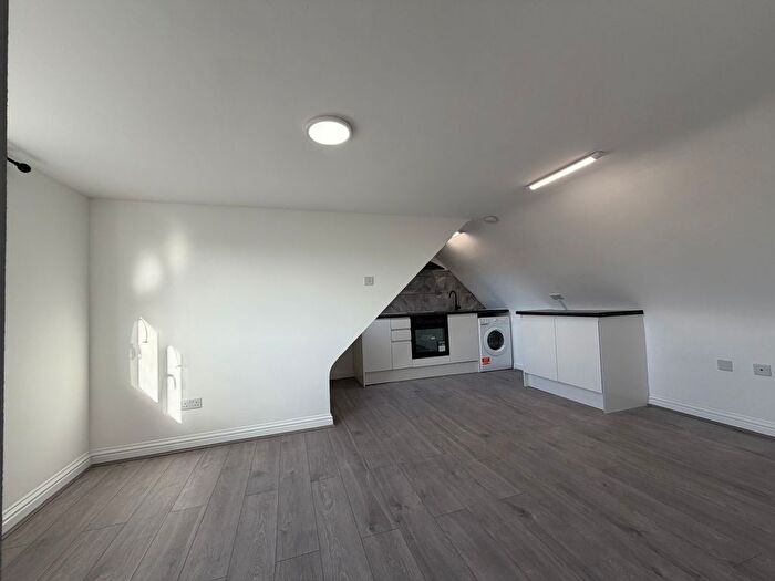Studio To Rent In North Circular Road, London, NW10