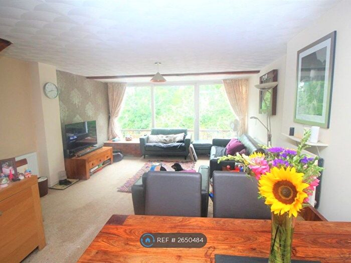 4 Bedroom Semi-Detached House To Rent In Rampart Gardens, Portsmouth, PO3