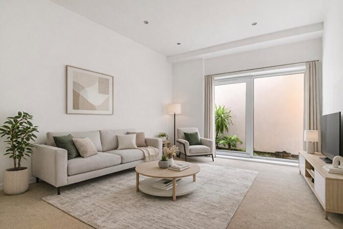 3 Bedroom Apartment For Sale In Old Post Office Walk, Surbiton, KT6