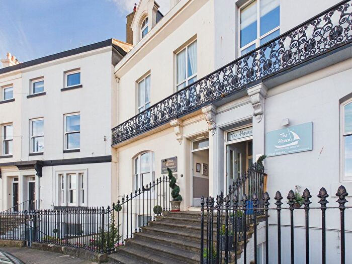 10 Bedroom Town House For Sale In East Crescent, Whitby, YO21