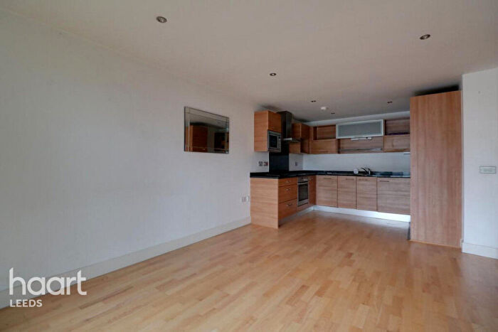 2 Bedroom Flat For Sale In The Boulevard, Leeds, LS10