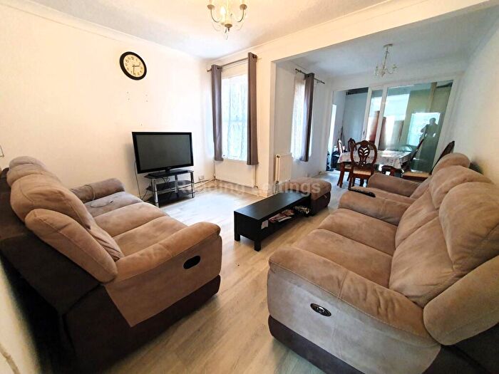 4 Bedroom Terraced House To Rent In Norris Road, Reading, RG6