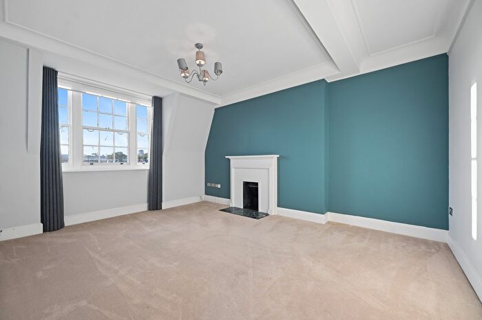 3 Bedroom Flat To Rent In Westmoreland Street, Marylebone Village, London, W1G