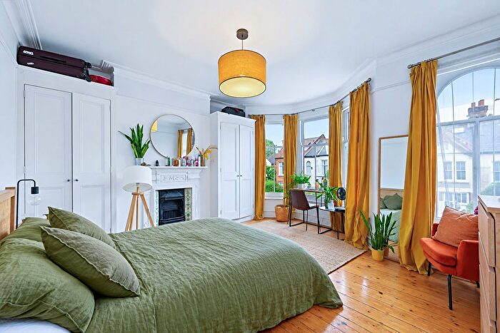 3 Bedroom Terraced House For Sale In Haverhill Road, London, SW12