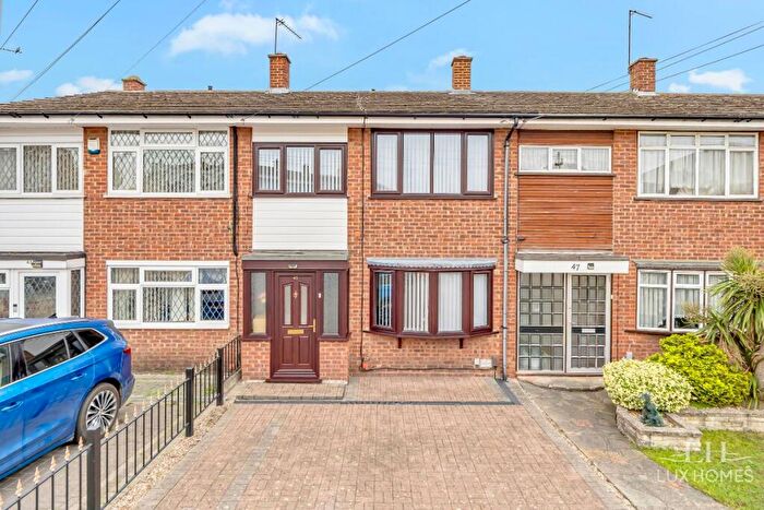 3 Bedroom Terraced House For Sale In Cowdray Way, Hornchurch, RM12