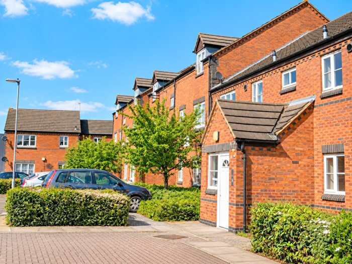 2 Bedroom Flat To Rent In Westleigh Close, Northampton, - £ Pcm, NN1