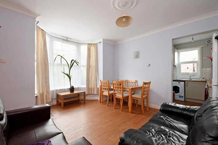 4 Bedroom House To Rent In Beehive Road, Crookesmoor, S10