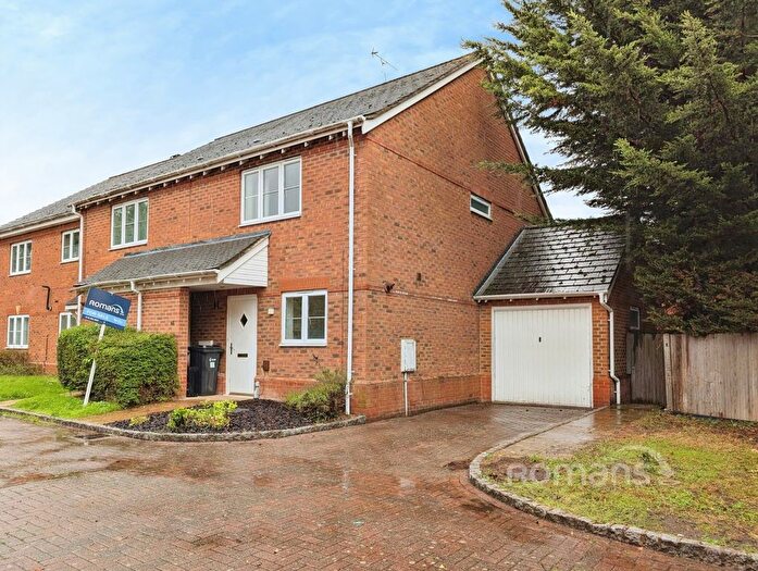 3 Bedroom Semi-Detached House For Sale In Little Horse Close, Earley, Reading, RG6