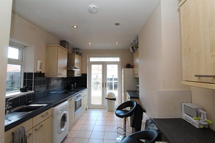 3 Bedroom Private Hall To Rent In Brook Street, City Centre, Cardiff, CF11