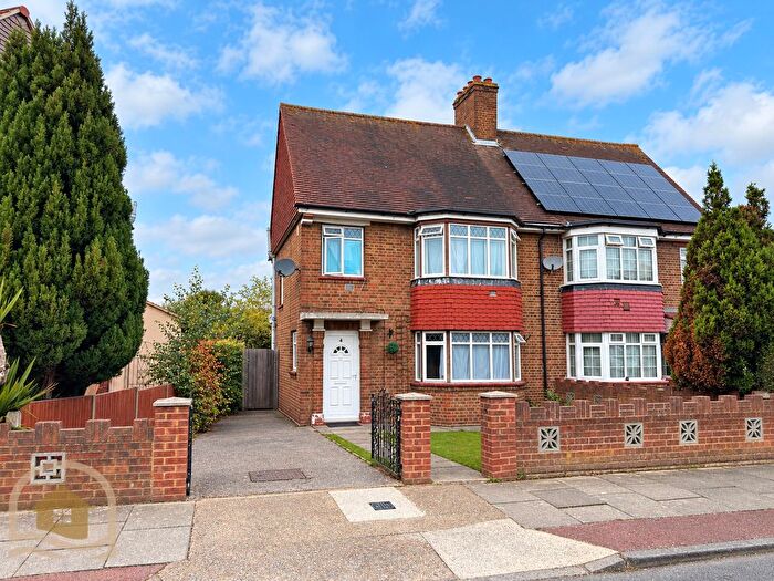 3 Bedroom Semi-Detached House For Sale In George Street, Hounslow, Middlesex, TW3