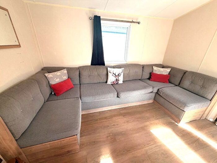 4 Bedroom Mobile/park Home For Sale In Hythe Road, Dymchurch, Romney Marsh, TN29