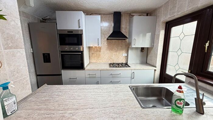 4 Bedroom End Of Terrace House To Rent In London Road, Mitcham, CR4