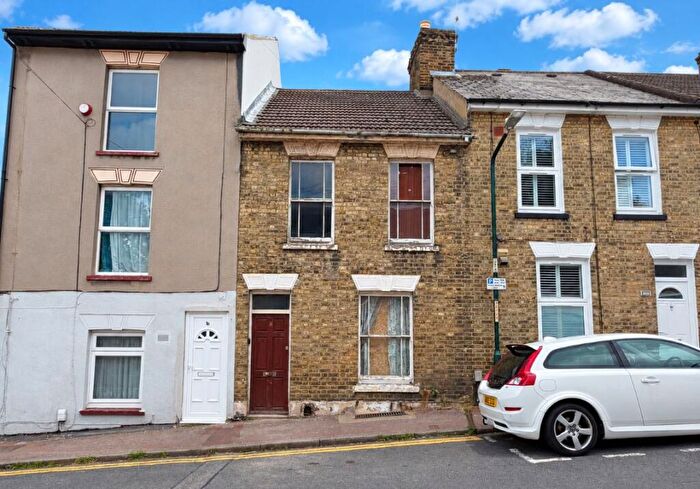 3 Bedroom Terraced House For Sale In Pagitt Street, Chatham, Kent, ME4