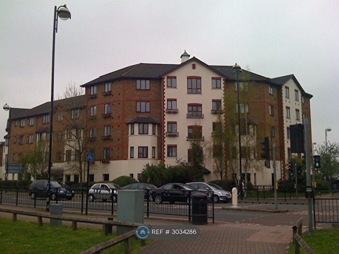 2 Bedroom Flat To Rent In Juniper Court, Hounslow, TW3