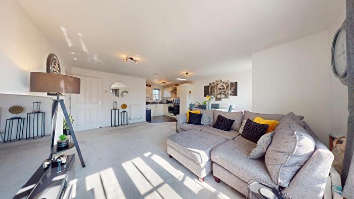 2 Bedroom Flat For Sale In Phoenix Way, Heath, Cardiff, CF14