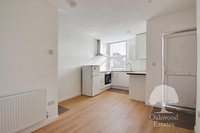 3 Bedroom Flat To Rent In High Street, Cowley, Uxbridge, UB8