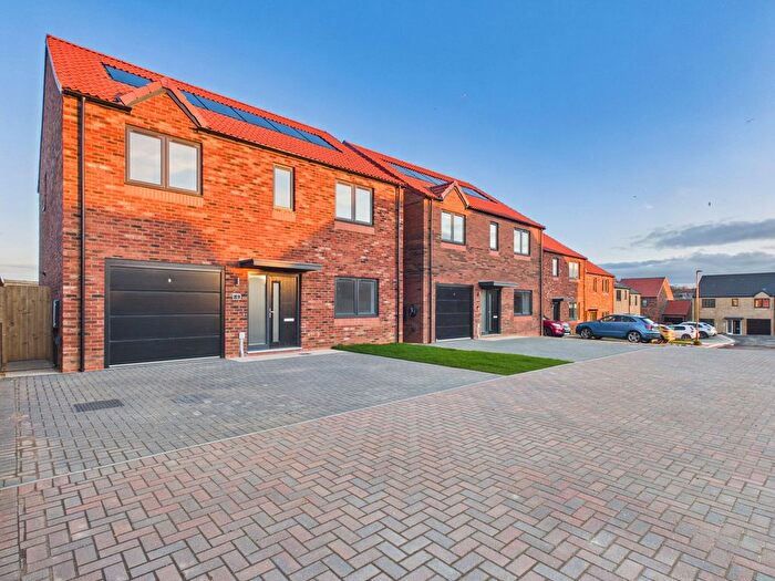 4 Bedroom Detached House For Sale In Joseph Banks Drive, Whitby, YO22
