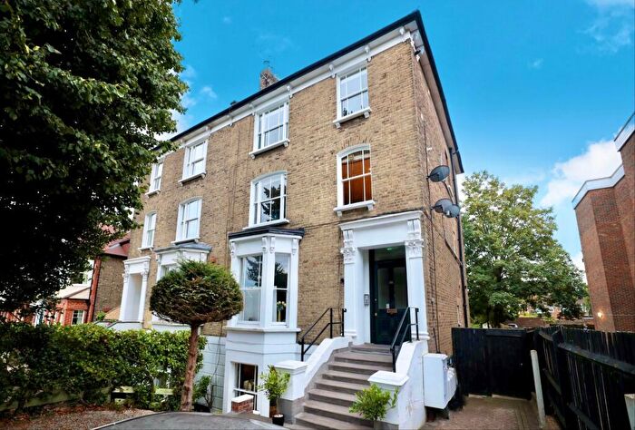 2 Bedroom Flat For Sale In Grosvenor Road, Wanstead, E11