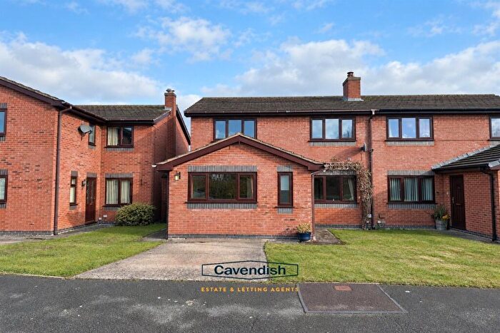 4 Bedroom Semi-Detached House To Rent In Maes Derw, Ruthin, LL15