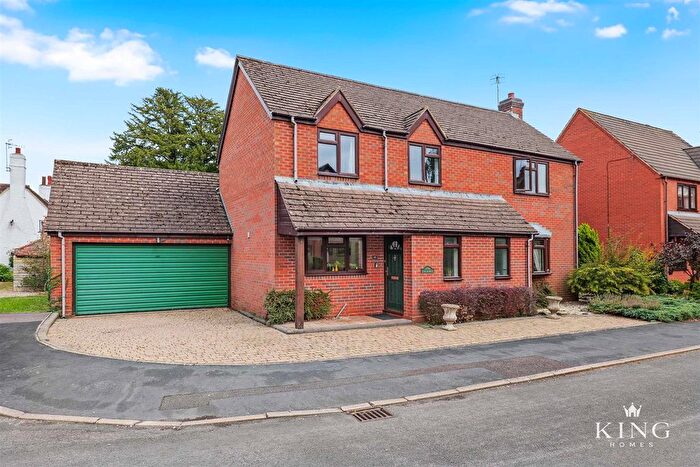 4 Bedroom Detached House For Sale In Harbour Close, Bidford-On-Avon, Alcester, B50