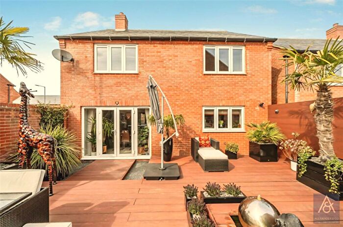 4 Bedroom Detached House For Sale In Needlepin Way, Buckingham, Buckinghamshire, MK18
