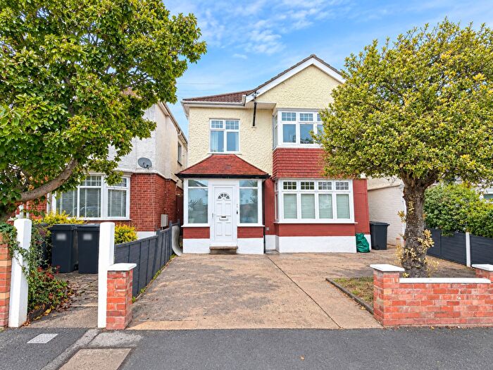 2 Bedroom Flat For Sale In Maxwell Road, Bournemouth, BH9