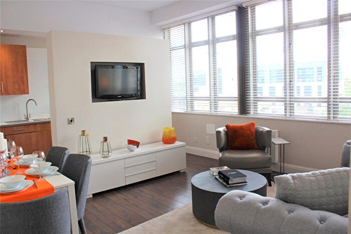 2 Bedroom Flat To Rent In City Road, Islington, London, EC1V
