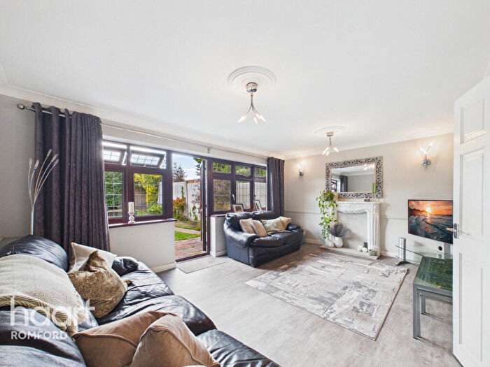 3 Bedroom Terraced House For Sale In Great Cullings, Romford, RM7