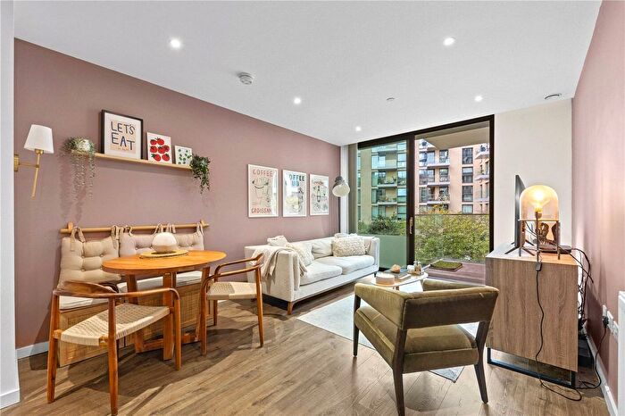 2 Bedroom Flat For Sale In Bridle Mews, London, E1
