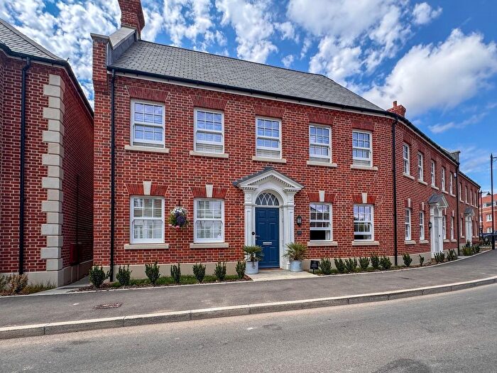 3 Bedroom Semi-Detached House For Sale In Farrs Avenue, Wimborne, BH21