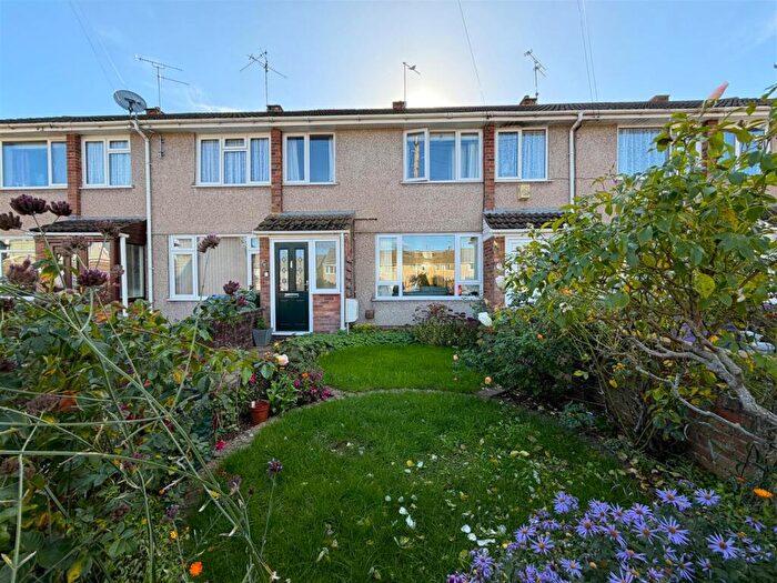 3 Bedroom Terraced House For Sale In Stonelea Close, Chippenham, SN14