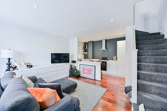 1 Bedroom Property For Sale In Campbell Close, Streatham, London, SW16