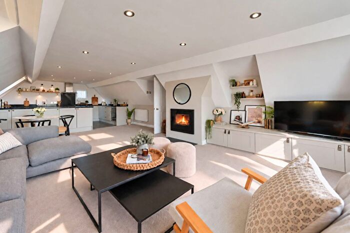 2 Bedroom Flat For Sale In Polsted Lane, Guildford, GU3