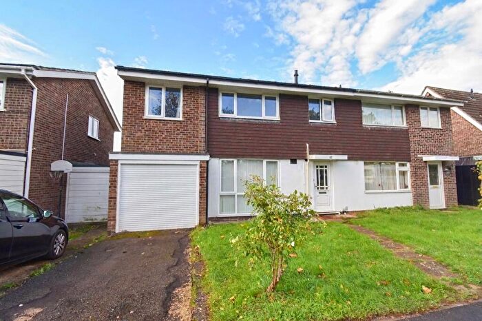 4 Bedroom Semi-Detached House For Sale In Grenidge Way, Oakley, MK43
