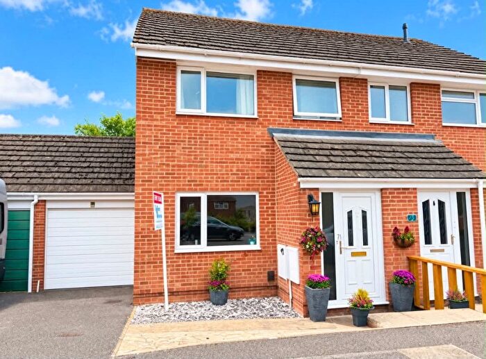 3 Bedroom Semi-Detached House For Sale In Grindle Close, Thatcham, RG18