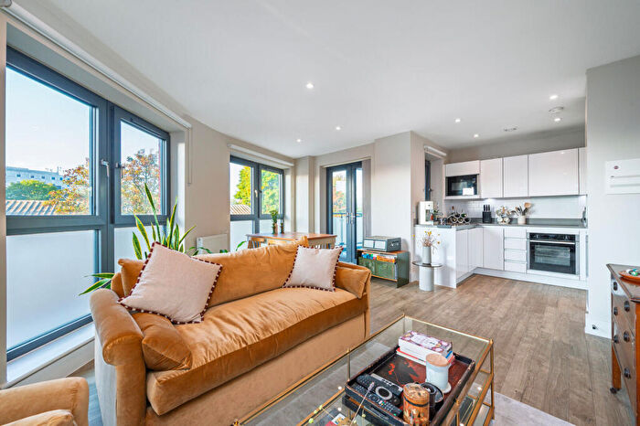 1 Bedroom Flat For Sale In Nether Street, Finchley Central, London, N3