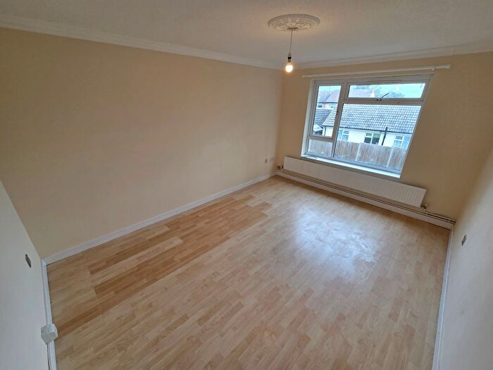 1 Bedroom Maisonette To Rent In Spear Close, Luton, LU3